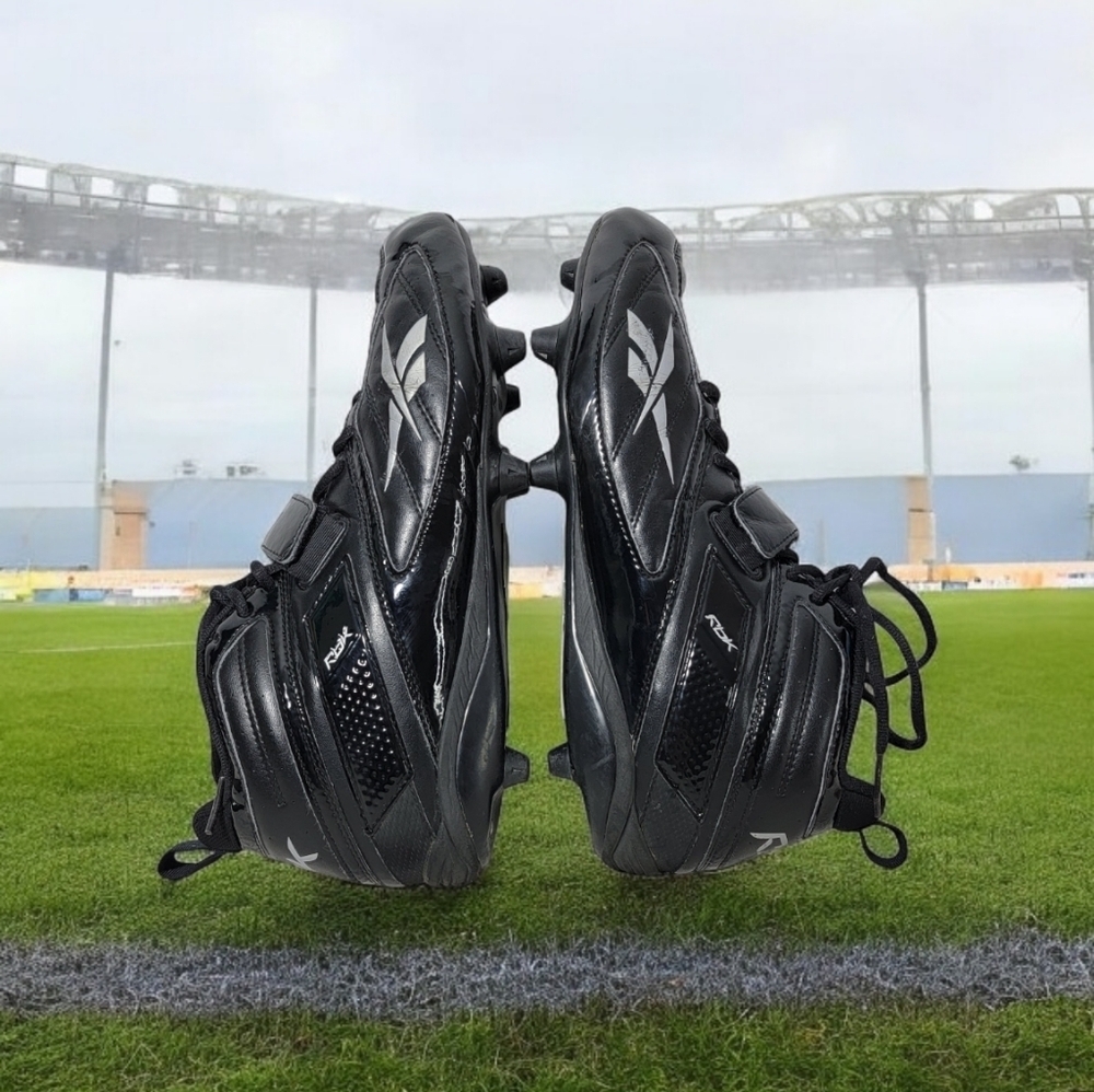 Reebok NFL men's cleats size 12 in excellent preloved condition. Cleats intact.